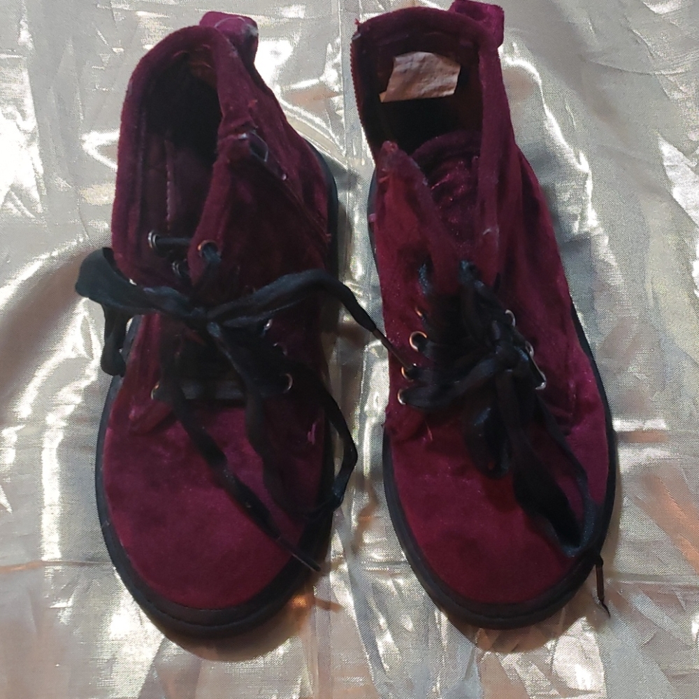 bebe Girls high top shoes size 11
